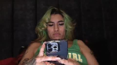 Snapshot of holyeva chatting on 02-20-25, 01:46   online show from 02-20-25, 01:46