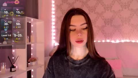 Mia online show from 10-10-25, 03:38