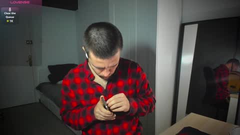 Snapshot of honestandrew chatting on 01-31-25, 06:35 Andrew online show from 01-31-25, 06:35