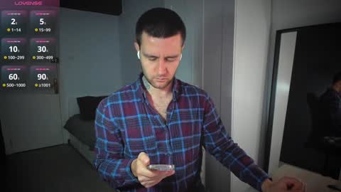 Snapshot of honestandrew chatting on 02-05-25, 08:43 Andrew online show from 02-05-25, 08:43