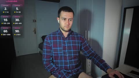 Snapshot of honestandrew chatting on 02-05-25, 03:20 Andrew online show from 02-05-25, 03:20