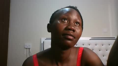 Snapshot of honey_badgal chatting on 10-21-25, 06:36 Badgal online show from 10-21-25, 06:36