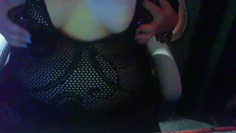 honey bee    online show from 09-13-25, 06:35