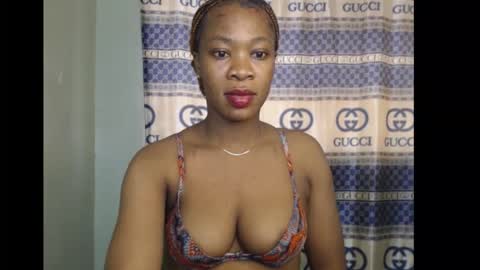 Snapshot of honey_dollxx chatting on 10-10-25, 09:08 Flora online show from 10-10-25, 09:08