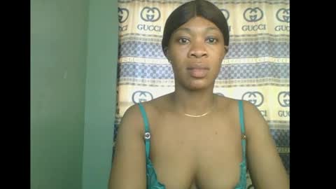 Snapshot of honey_dollxx chatting on 11-06-25, 08:37 Flora online show from 11-06-25, 08:37