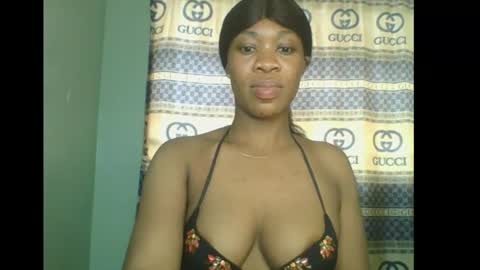 Snapshot of honey_dollxx chatting on 11-07-25, 03:12 Flora online show from 11-07-25, 03:12
