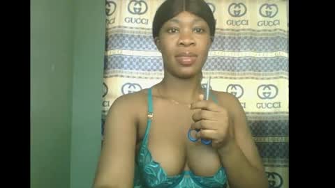 Snapshot of honey_dollxx chatting on 11-12-25, 09:10 Flora online show from 11-12-25, 09:10