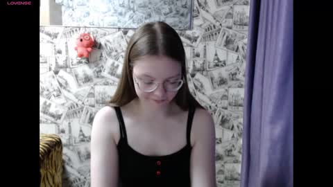Lina online show from 12-22-24, 11:00