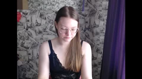 Lina online show from 09-15-25, 09:31