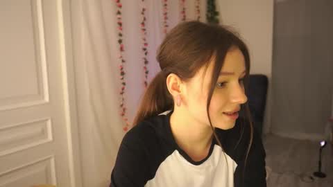 honey_pixie online show from 03-05-25, 11:05