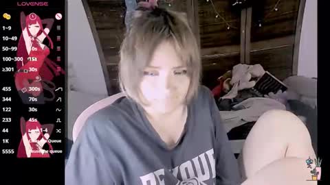 Honey Apple Alaska online show from 11-18-25, 04:06