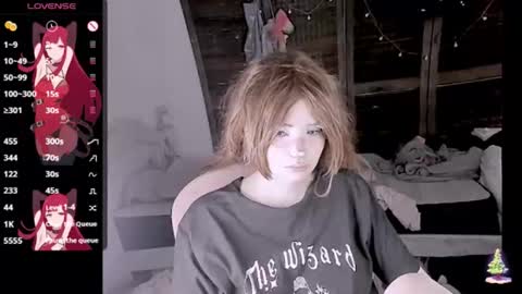 Honey Apple Alaska online show from 12-15-25, 01:43