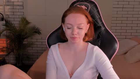 honeyautumn online show from 12-18-24, 01:48