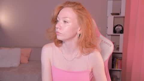 Snapshot of honeyautumn chatting on 09-16-25, 01:50 honeyautumn online show from 09-16-25, 01:50