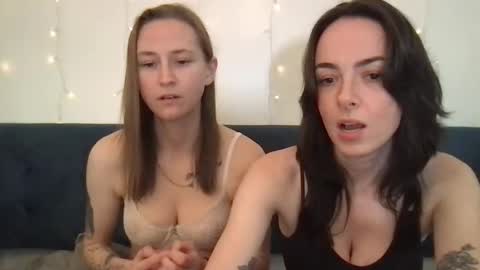 Snapshot of honeybeexx69 chatting on 03-07-25, 03:40 HoneyBeeXx69 online show from 03-07-25, 03:40