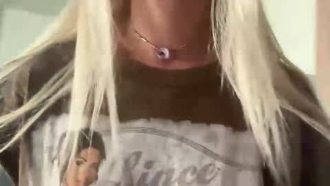 honeybun_z online show from 02-25-26, 05:55