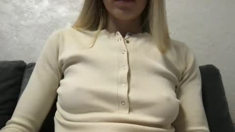 honeynymph online show from 09-14-25, 04:11