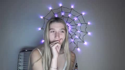 honeyveil online show from 10-26-25, 01:00