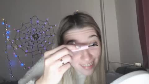 honeyveil online show from 11-26-25, 10:05