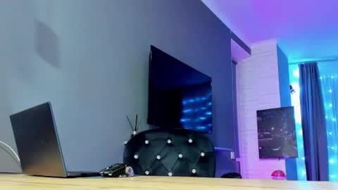 hooot_blonde777 online show from 02-17-25, 12:43