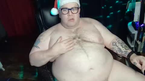 Snapshot of hoosierdaddyxl chatting on 12-25-24, 04:54 Sir online show from 12-25-24, 04:54