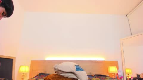 Snapshot of hoot_booys_ chatting on 11-15-25, 09:28 hoot_booys_ online show from 11-15-25, 09:28