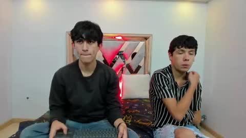 Snapshot of hoot_booys_ chatting on 11-24-25, 07:57 hoot_booys_ online show from 11-24-25, 07:57