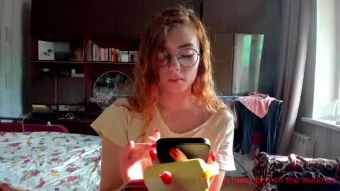 Snapshot of hoppypoppyy chatting on 09-17-25, 01:02 Bambi online show from 09-17-25, 01:02
