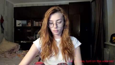 Snapshot of hoppypoppyy chatting on 10-13-25, 03:12 Bambi online show from 10-13-25, 03:12