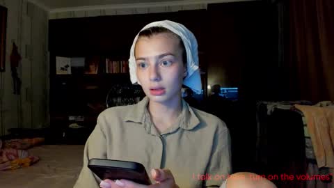 Snapshot of hoppypoppyy chatting on 10-17-25, 03:03 Bambi online show from 10-17-25, 03:03