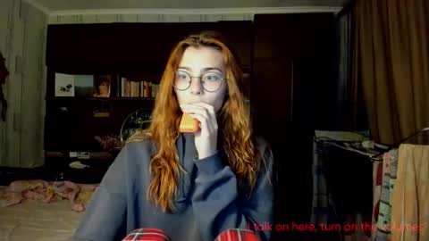 Snapshot of hoppypoppyy chatting on 10-18-25, 03:35 Bambi online show from 10-18-25, 03:35