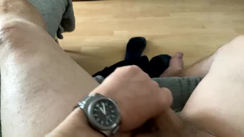 Snapshot of horny_147 chatting on 12-20-24, 12:05 Cum suck Me off online show from 12-20-24, 12:05