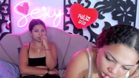 CATALINA Y LAURA  online show from 02-18-25, 03:10