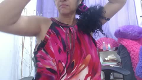 Snapshot of horny_mommy17 chatting on 10-06-25, 12:35 armina online show from 10-06-25, 12:35
