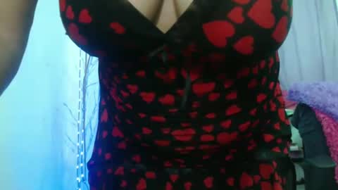 Snapshot of horny_mommy17 chatting on 10-10-25, 10:42 armina online show from 10-10-25, 10:42