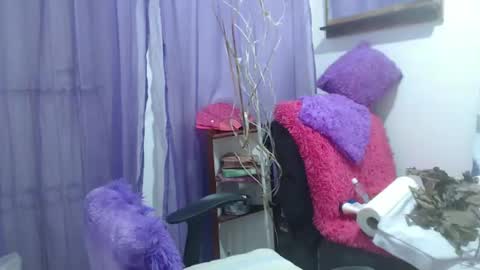 Snapshot of horny_mommy17 chatting on 11-01-25, 03:14 armina online show from 11-01-25, 03:14