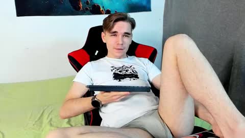 Snapshot of horny_yo chatting on 02-02-25, 11:11 Max online show from 02-02-25, 11:11