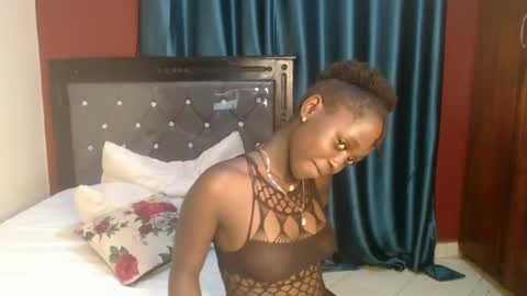 Snapshot of hornybella4 chatting on 12-12-24, 11:36 Bella online show from 12-12-24, 11:36