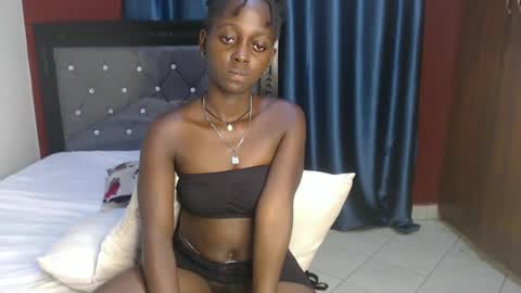 Snapshot of hornybella4 chatting on 12-13-24, 06:49 Bella online show from 12-13-24, 06:49