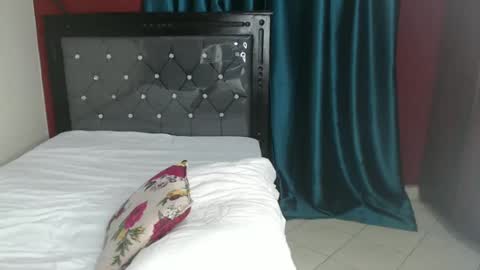 Snapshot of hornybella4 chatting on 01-16-25, 01:06 Bella online show from 01-16-25, 01:06