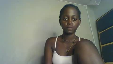 Snapshot of hornybella4 chatting on 10-28-25, 11:14 Bella online show from 10-28-25, 11:14