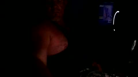 hornyhungwhiteboy4u269 online show from 09-18-25, 02:13