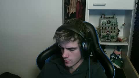 Joey online show from 11-20-25, 01:17