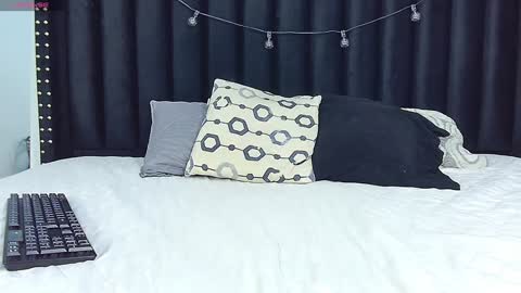 Snapshot of hornylittledaughter chatting on 01-28-25, 05:24 Ambar online show from 01-28-25, 05:24