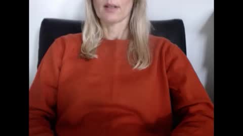 Snapshot of hornyssima chatting on 10-23-25, 08:13 Hornyssima online show from 10-23-25, 08:13