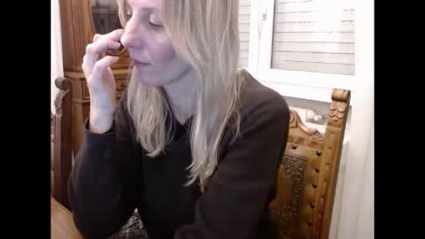 Snapshot of hornyssima chatting on 11-05-25, 06:08 Hornyssima online show from 11-05-25, 06:08