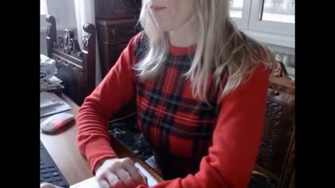 Snapshot of hornyssima chatting on 11-06-25, 03:13 Hornyssima online show from 11-06-25, 03:13