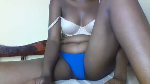 Snapshot of hornyy_cutie chatting on 11-28-25, 01:03 Its Cora online show from 11-28-25, 01:03