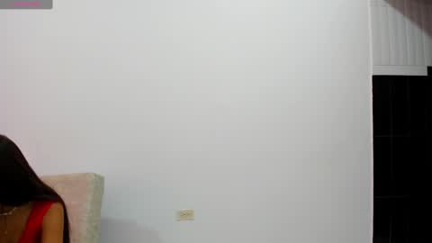 Snapshot of horrny_18_victoria chatting on 01-31-25, 09:59 ronald and victoria online show from 01-31-25, 09:59