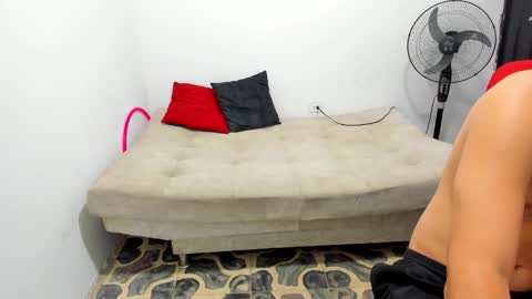 Snapshot of horrny_18_victoria chatting on 02-16-26, 06:31 ronald and victoria online show from 02-16-26, 06:31